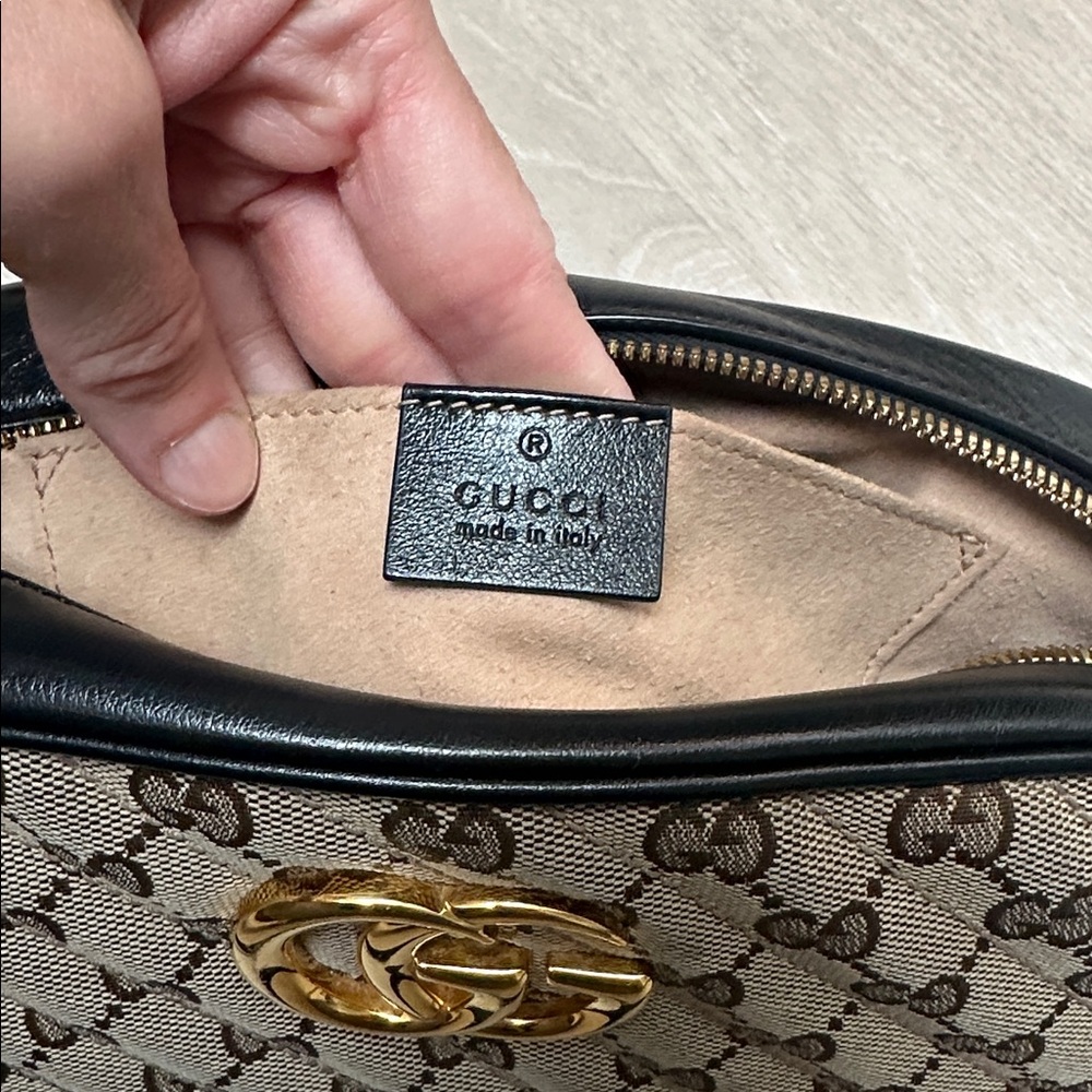 Gucci Marmont black leather, gold & monogram GG crossbody - Picture 7 of 9